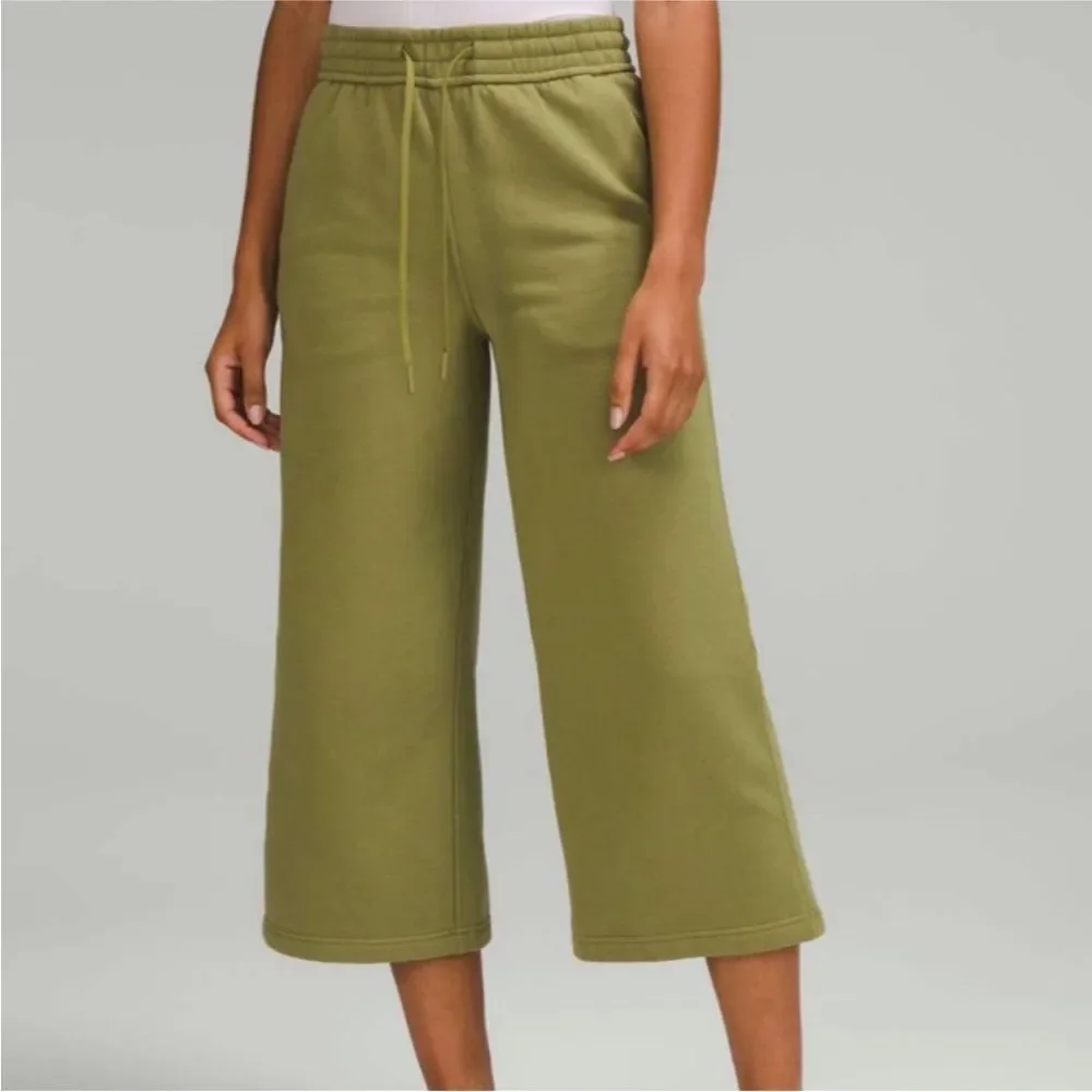 LULULEMON‎ Sweatpants Women 0 Loungeful High-Rise Wide Leg Crop Bronze Green 22”